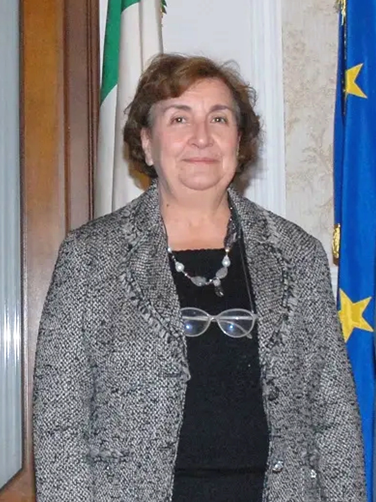 Prefetto di NapoliRiceve il premio Per Sempre Scugnizzo in Rosa per l'impegno civile e sociale.