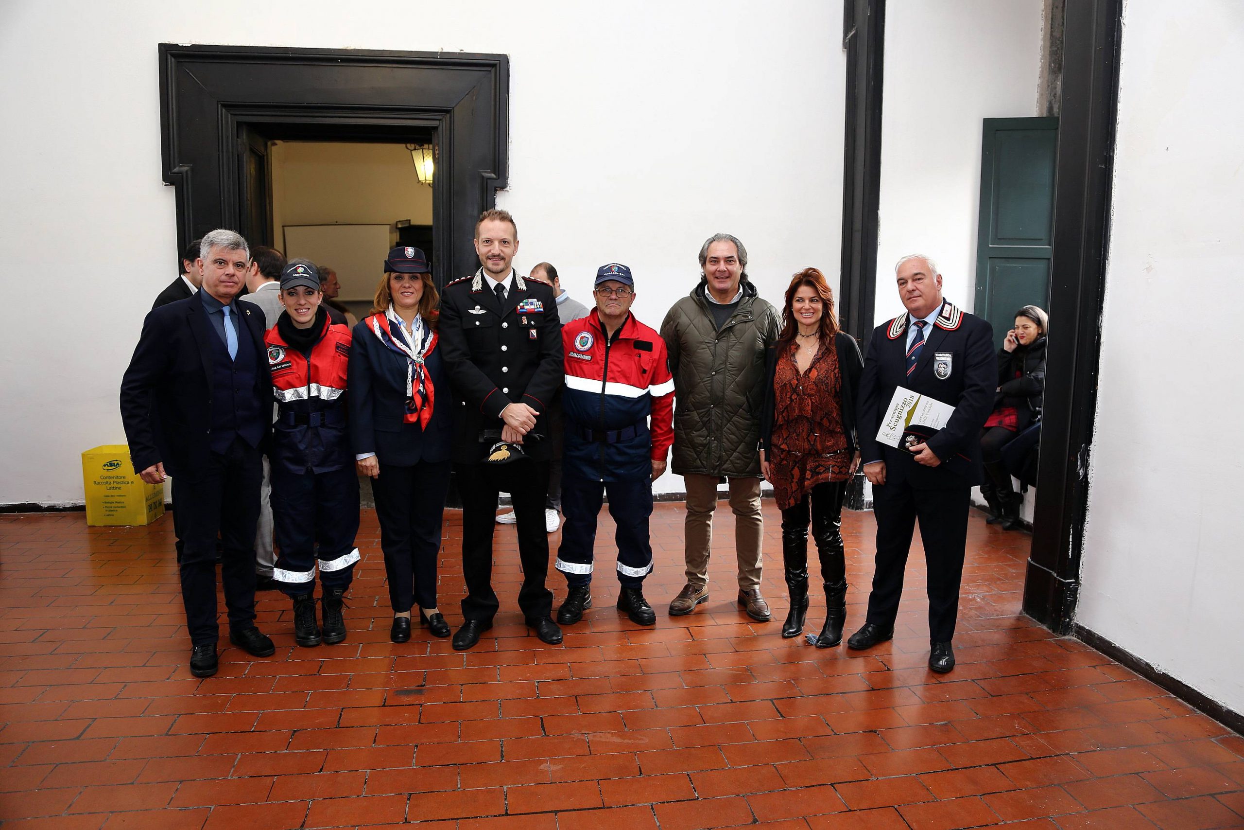 Foto di gruppo, al centro Capitano Antonio De Lise